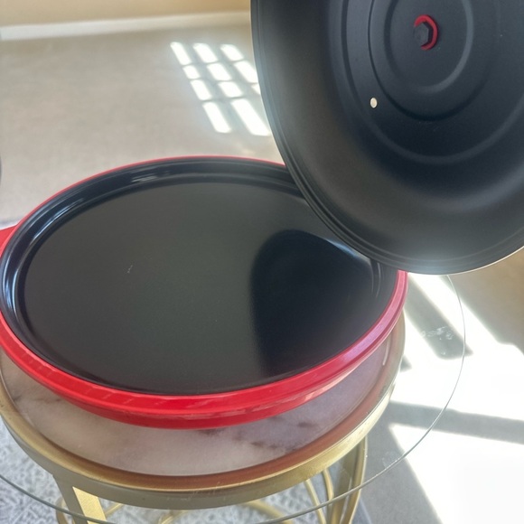 Reheatza Microwave Crisper – Red Nonstick Pan with Lid - Picture 2 of 3